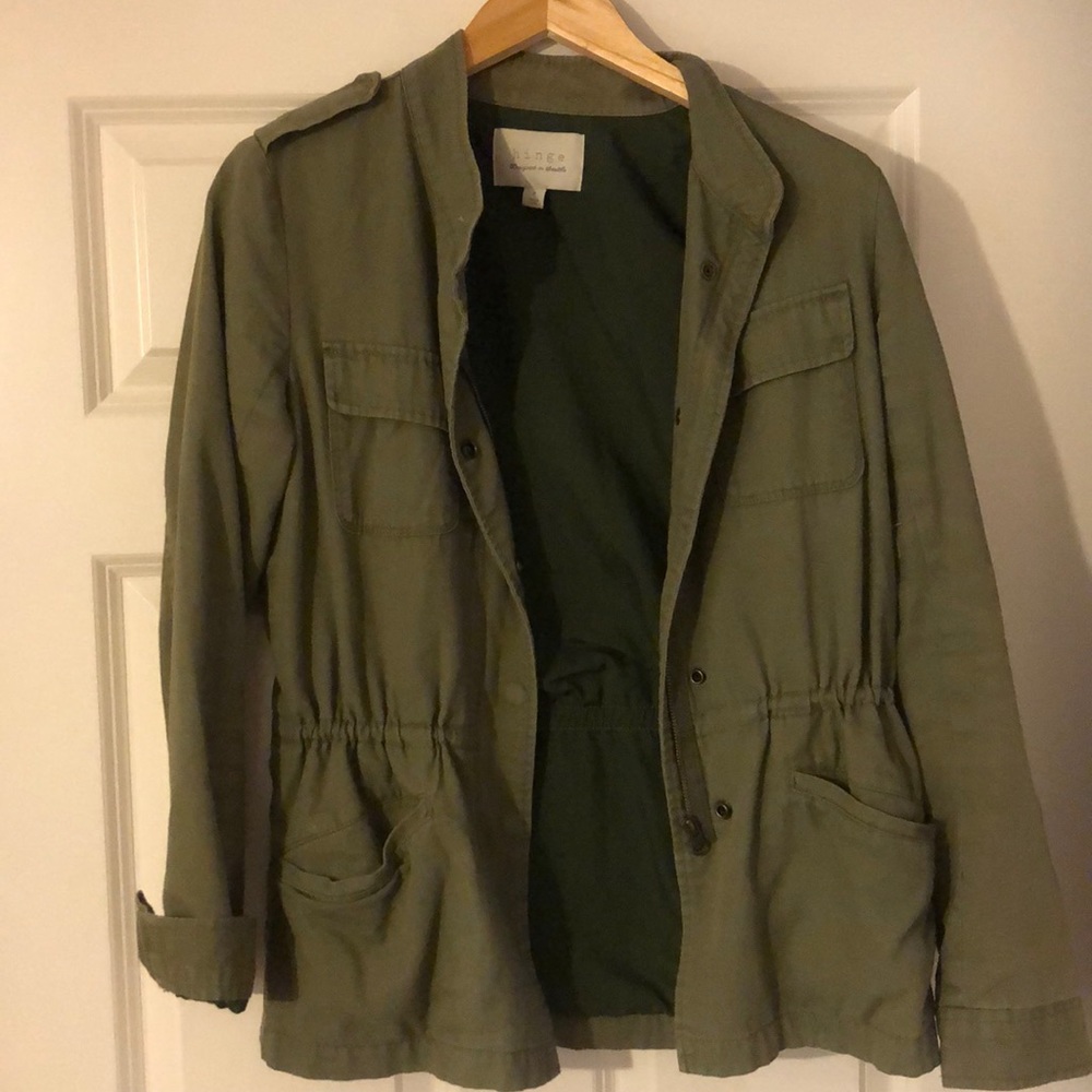 Hinge jacket